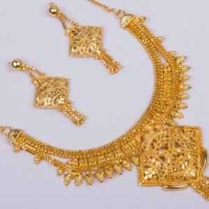 Gold necklace and earrings set